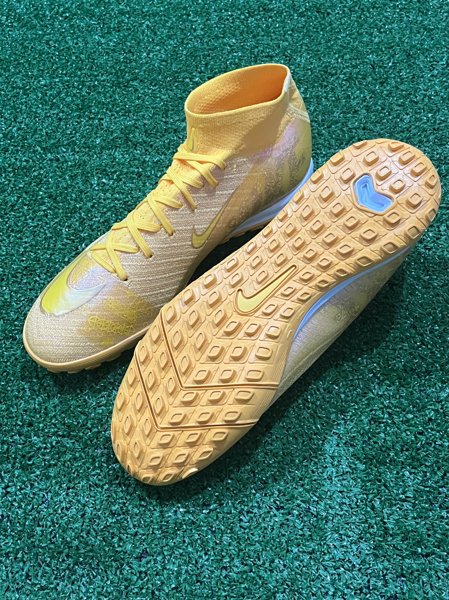 Nike Mercurial Superfly Cosmic TF